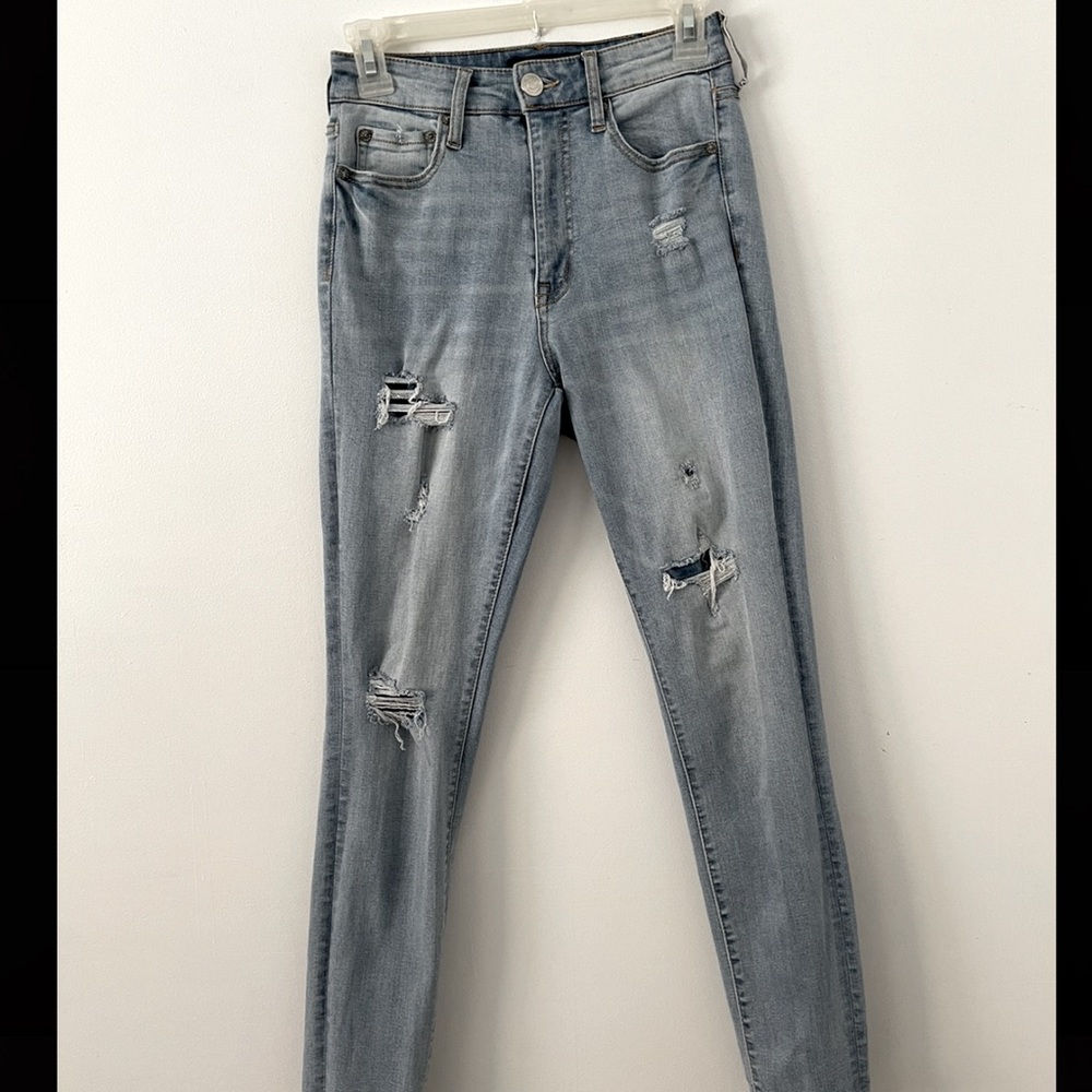Light Wash Ripped Jeggings